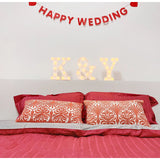 Decoratieve Rode Trouw Kussenhoes – Luxe Borduursel met Gelukssymbool