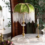 VelourÉclat Franse Retro Tafellamp – Luxe Groene Fluwelen Art-Deco Nachtlamp met Kwastafwerking