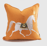 Luxe Moderne Paardenprint Kussenhoes – Oranje Geborduurd Design
