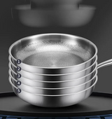 TitaLux – Pure Titaniumpan met Visschub-Hamerslagpatroon