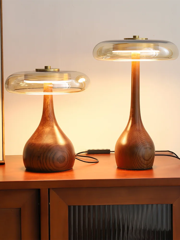 Andi Franse Walnoot Glazen Tafellamp