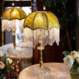 VelourLumière Franse Retro Tafellamp – Luxe Groene Fluwelen Nachtkastlamp met Kwastafwerking