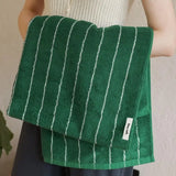 Luxe gestreepte gekamde katoenen handdoek