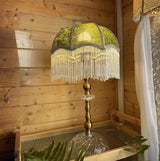 VelourLumière Franse Retro Tafellamp – Luxe Groene Fluwelen Nachtkastlamp met Kwastafwerking