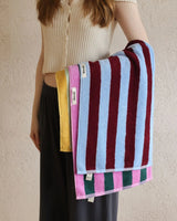 Luxe gestreepte gekamde katoenen handdoek